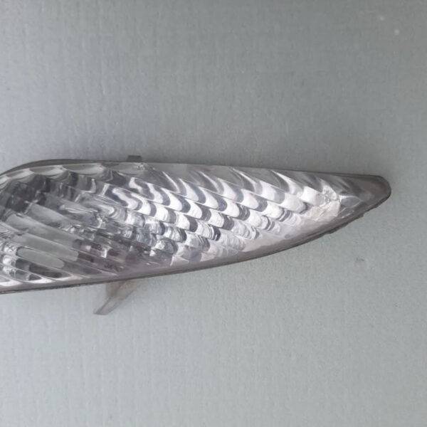 Поворотник левый 2006 год