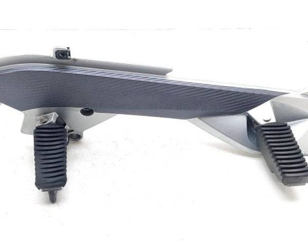 Комплект левого кронштейна подножки 2011 год