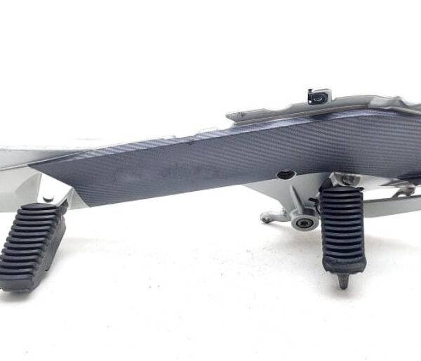 Комплект правого кронштейна подножки 2011 год