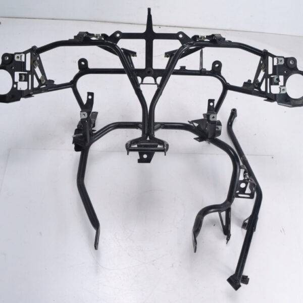 Кронштейн переднего обтекателя 2013 год