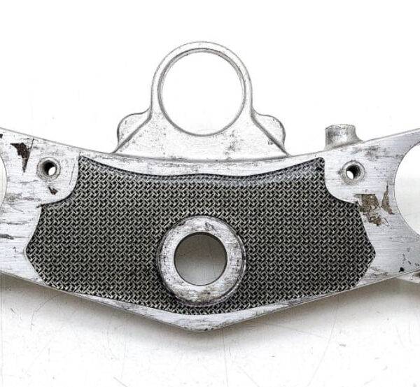 Верхняя траверса амортизатора 2003 год