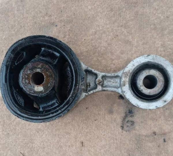 Подушка двигателя