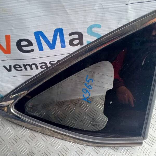 Форточка задняя левая