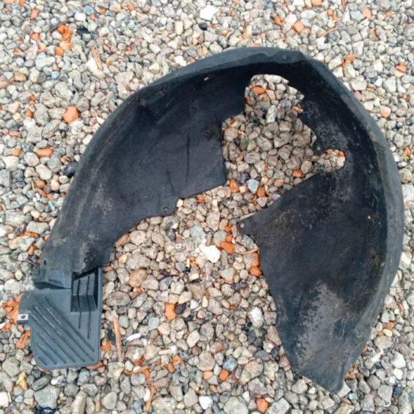 Подкрылок задний (право/лево)