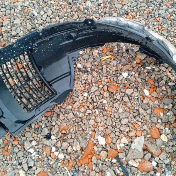 Подкрылок передний левый