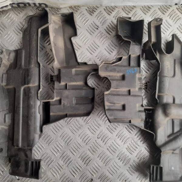 Дефлектор радиатора (правый/левый)