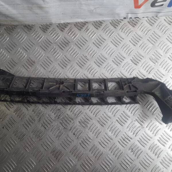 Крепление переднего бампера