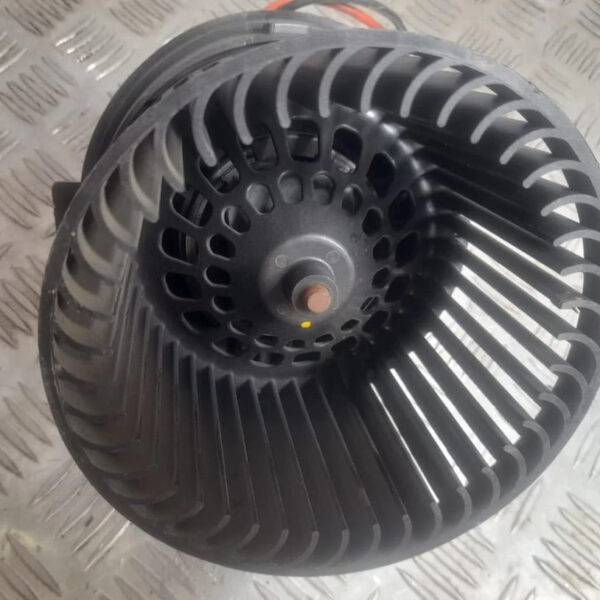 Моторчик печки (вентилятор отопителя)