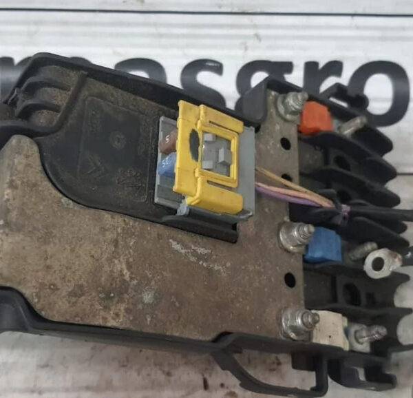 Блок предохранителей аккумулятора