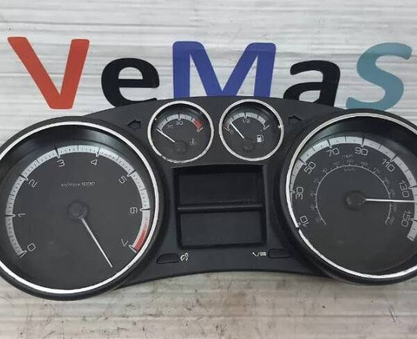 Панель приборов