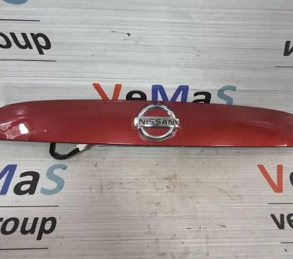 Планка крышки багажника (молдинг с логотипом)