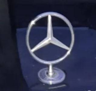 Значок на капот