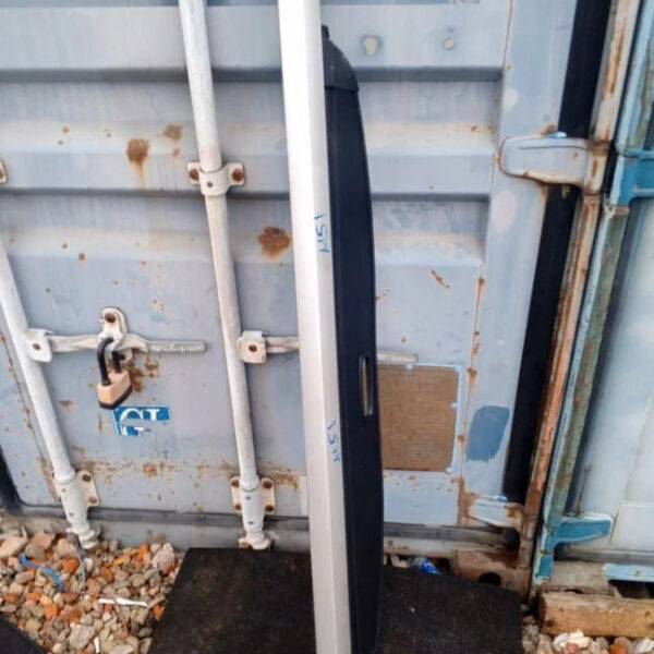 Шторка багажника